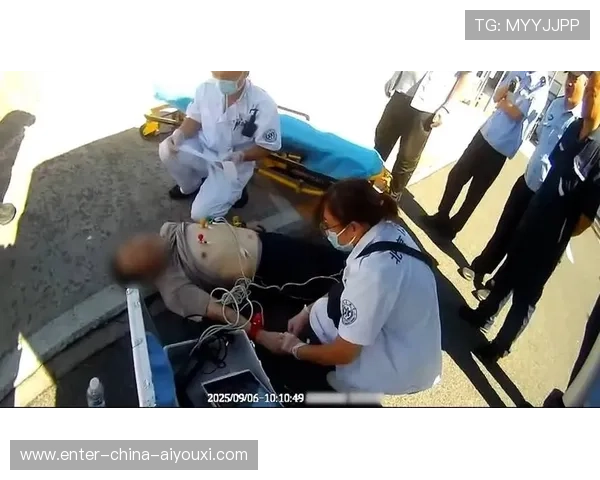 世界级教练突发心脏病,紧急送医