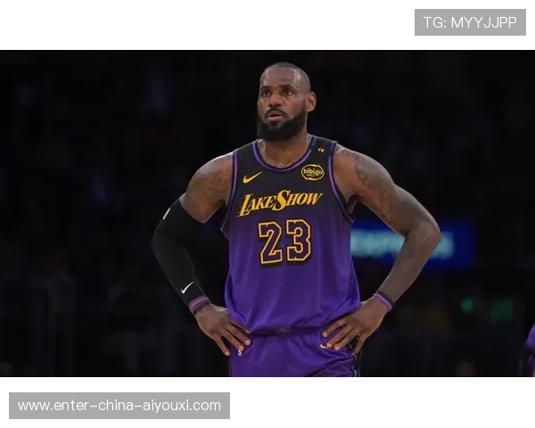 詹姆斯中距离投射压哨命中，湖人稳步推进——一场关于耐心、协作与胜利的记事