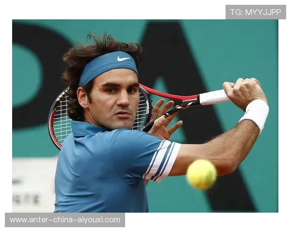 费德勒出席活动一身绅士！球迷泪崩